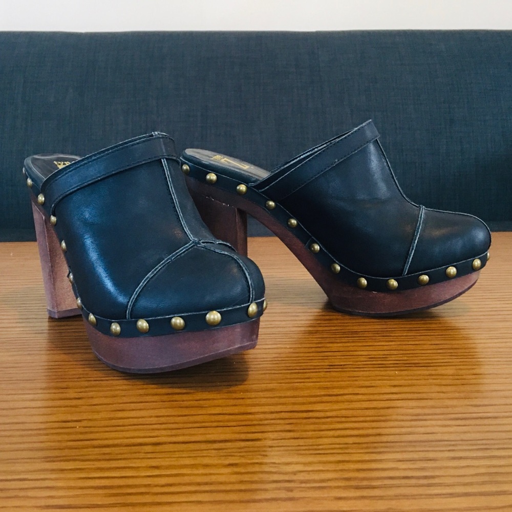 Type Z women’s 4” heels size 6.5
